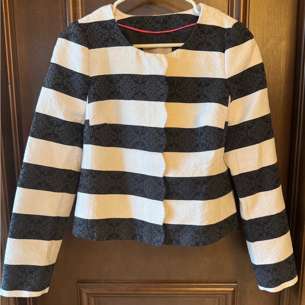 Banana Republic Striped Scalloped Black and White Zip-up Jacket